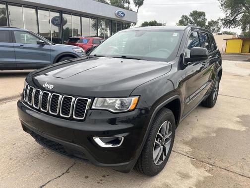Diamond Black 2019 Jeep Grand Cherokee Laredo E