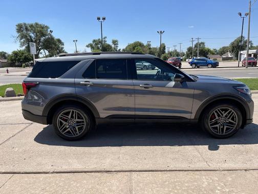 2025 Ford Explorer ST