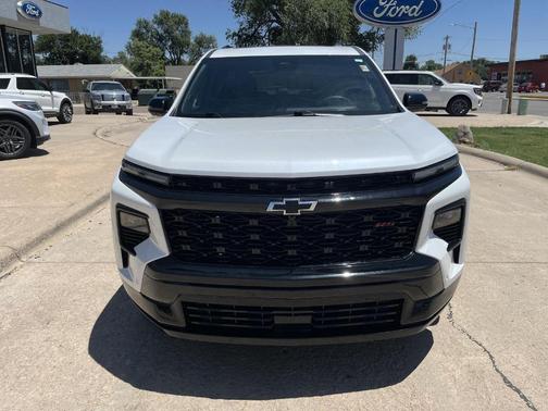 Iridescent Pearl Tricoat 2025 Chevrolet Traverse RS