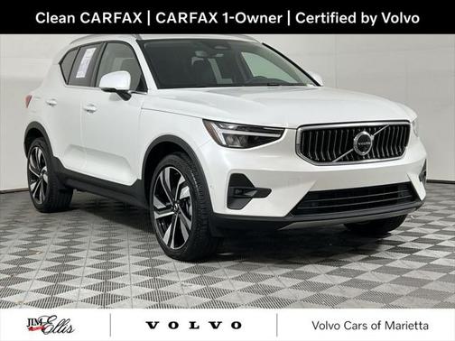 2025 Volvo XC40 B5 Plus Bright Theme