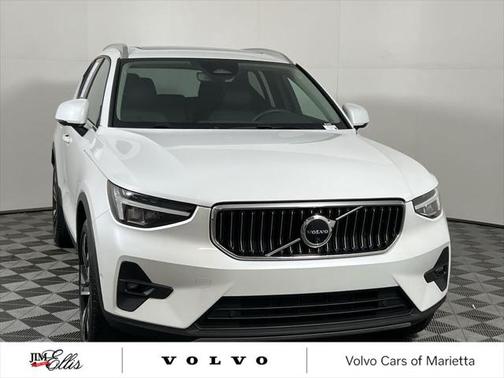 2025 Volvo XC40 B5 Plus Bright Theme
