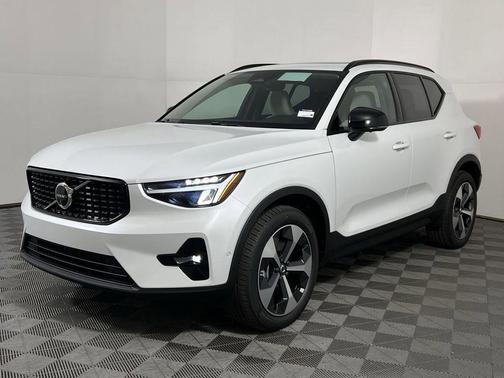 2026 Volvo XC40 B5 Plus