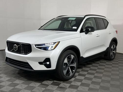 2026 Volvo XC40 B5 Plus