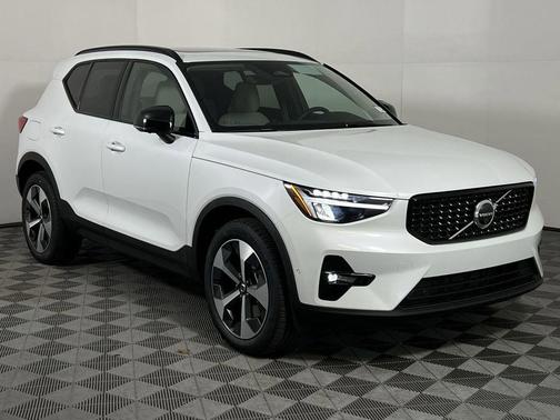 2026 Volvo XC40 B5 Plus