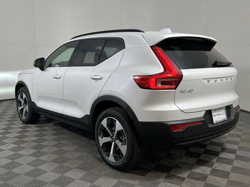 2026 Volvo XC40 B5 Plus