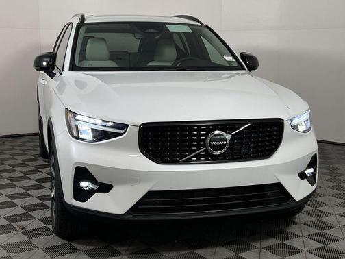 2026 Volvo XC40 B5 Plus