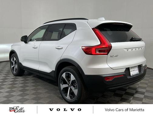 2026 Volvo XC40 B5 Plus