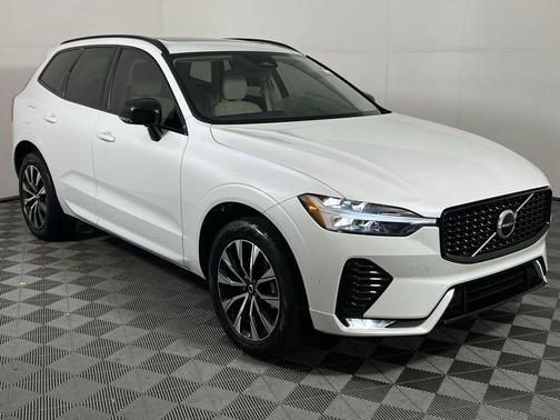 2024 Volvo XC60 B5 Core Dark Theme