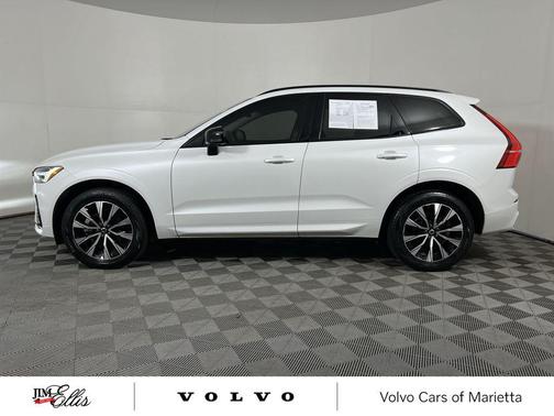 2024 Volvo XC60 B5 Core Dark Theme