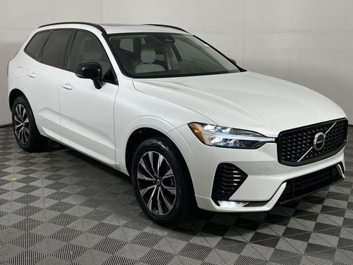 2024 Volvo XC60 B5 Core Dark Theme