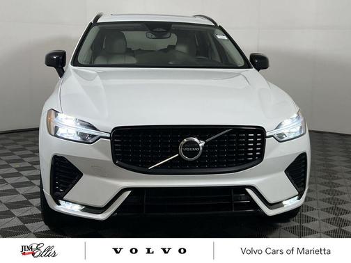 2024 Volvo XC60 B5 Core Dark Theme