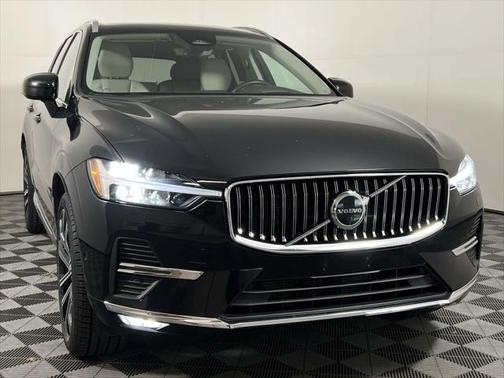 2023 Volvo XC60 B5 Ultimate Bright Theme