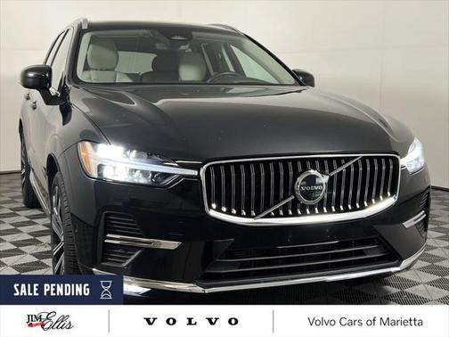 2023 Volvo XC60 B5 Ultimate Bright Theme
