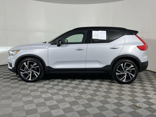 2021 Volvo XC40 T5 R-Design