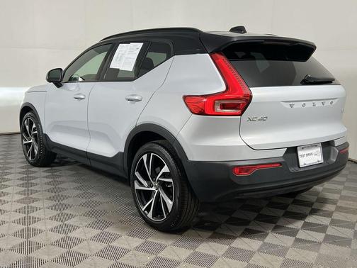 2021 Volvo XC40 T5 R-Design