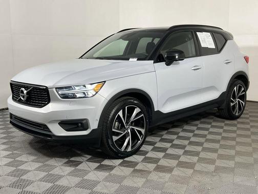 2021 Volvo XC40 T5 R-Design
