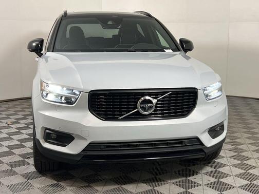 2021 Volvo XC40 T5 R-Design