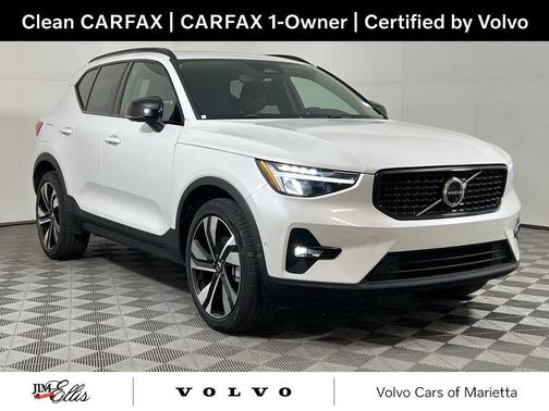 2025 Volvo XC40 B5 Plus Dark Theme