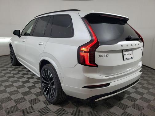 Vapour Grey Metallic 2026 Volvo XC90 B6 Ultra 7-Seater