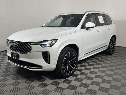 2025 Volvo XC90 B5 Plus 7-Seater