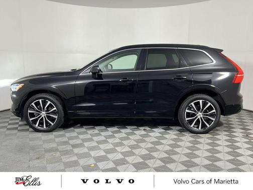 2022 Volvo XC60 B5 Momentum