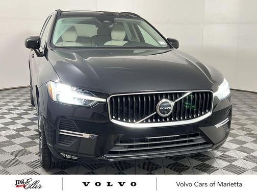 2022 Volvo XC60 B5 Momentum