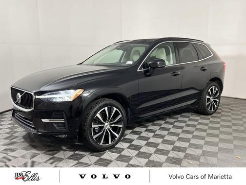 2022 Volvo XC60 B5 Momentum