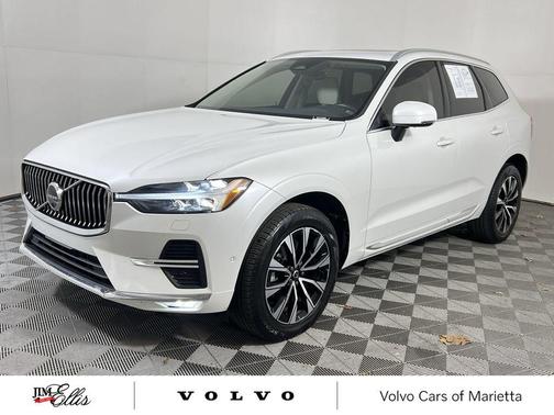 2023 Volvo XC60 B5 Plus Bright Theme