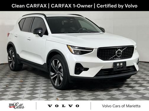 2023 Volvo XC40 B4 Plus Dark Theme