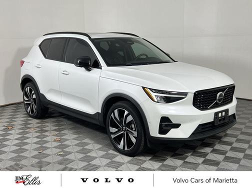 2023 Volvo XC40 B4 Plus Dark Theme