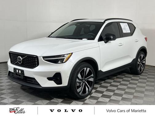 2023 Volvo XC40 B4 Plus Dark Theme