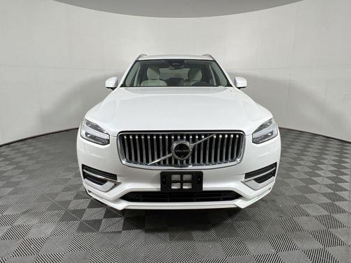 2024 Volvo XC90 B5 Plus Bright Theme