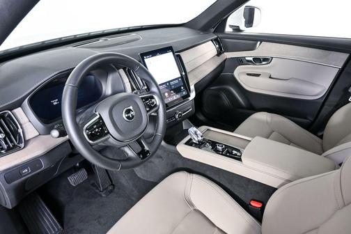 2025 Volvo XC90 B6 Plus 7-Seater