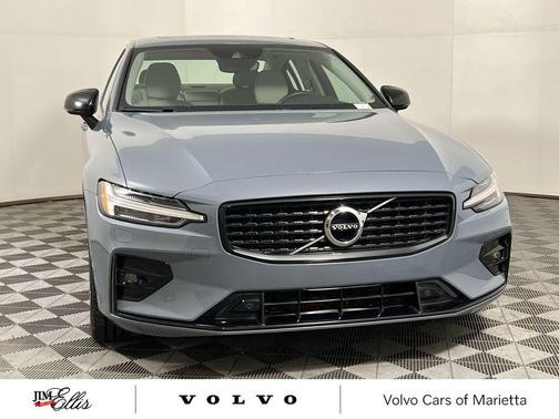 2022 Volvo S60 T5 Momentum