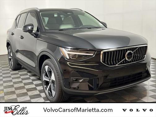 2025 Volvo XC40 B5 Plus Bright Theme