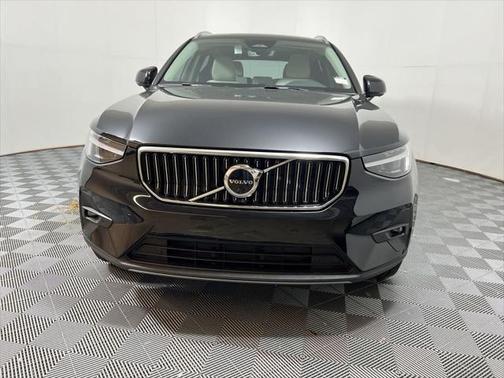 2025 Volvo XC40 B5 Plus Bright Theme
