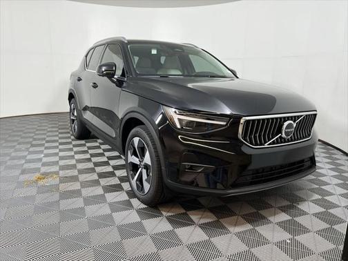 2025 Volvo XC40 B5 Plus Bright Theme