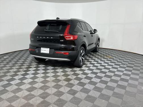 2025 Volvo XC40 B5 Plus Bright Theme