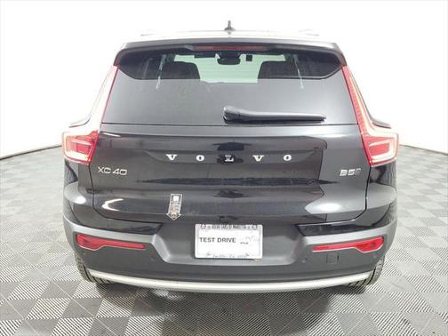 2025 Volvo XC40 Plus Bright Theme
