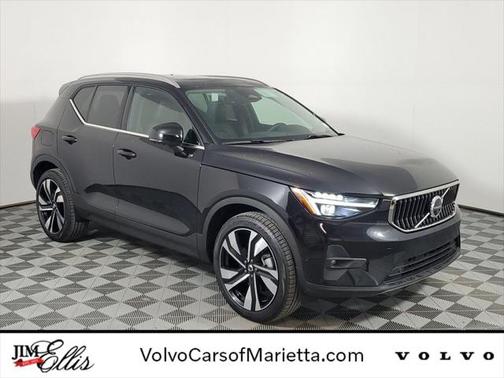 2025 Volvo XC40 Plus Bright Theme