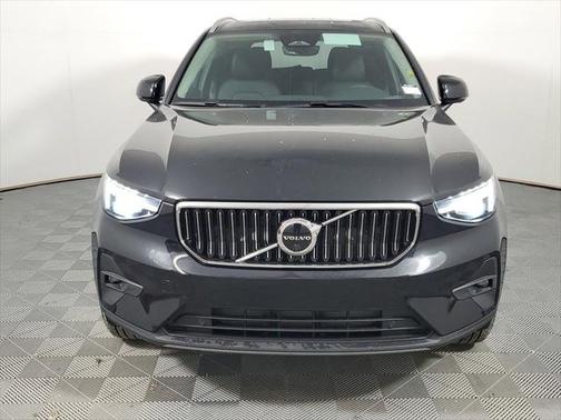 2025 Volvo XC40 Plus Bright Theme