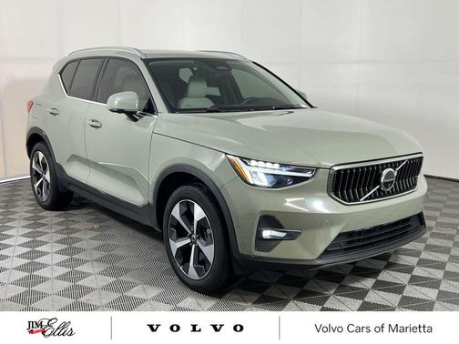 2024 Volvo XC40 B5 Plus Bright Theme