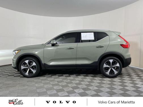 2024 Volvo XC40 B5 Plus Bright Theme