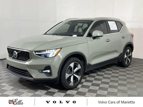 2024 Volvo XC40 B5 Plus Bright Theme