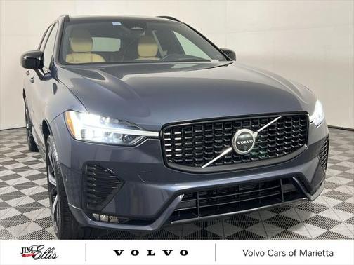 2023 Volvo XC60 B5 Ultimate Dark Theme