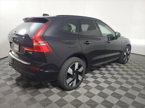 2025 Volvo XC60 Plug-In Hybrid T8 Plus