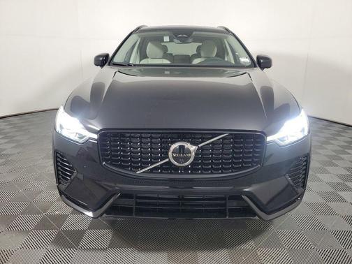 2025 Volvo XC60 Plug-In Hybrid T8 Plus