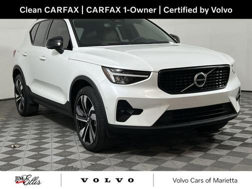 2024 Volvo XC40 B5 Plus Dark Theme