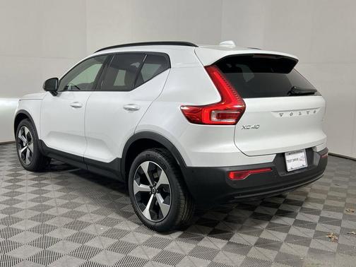 2026 Volvo XC40 B5 Plus