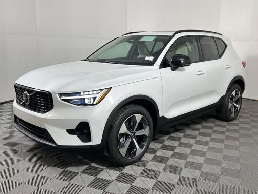 2026 Volvo XC40 B5 Plus